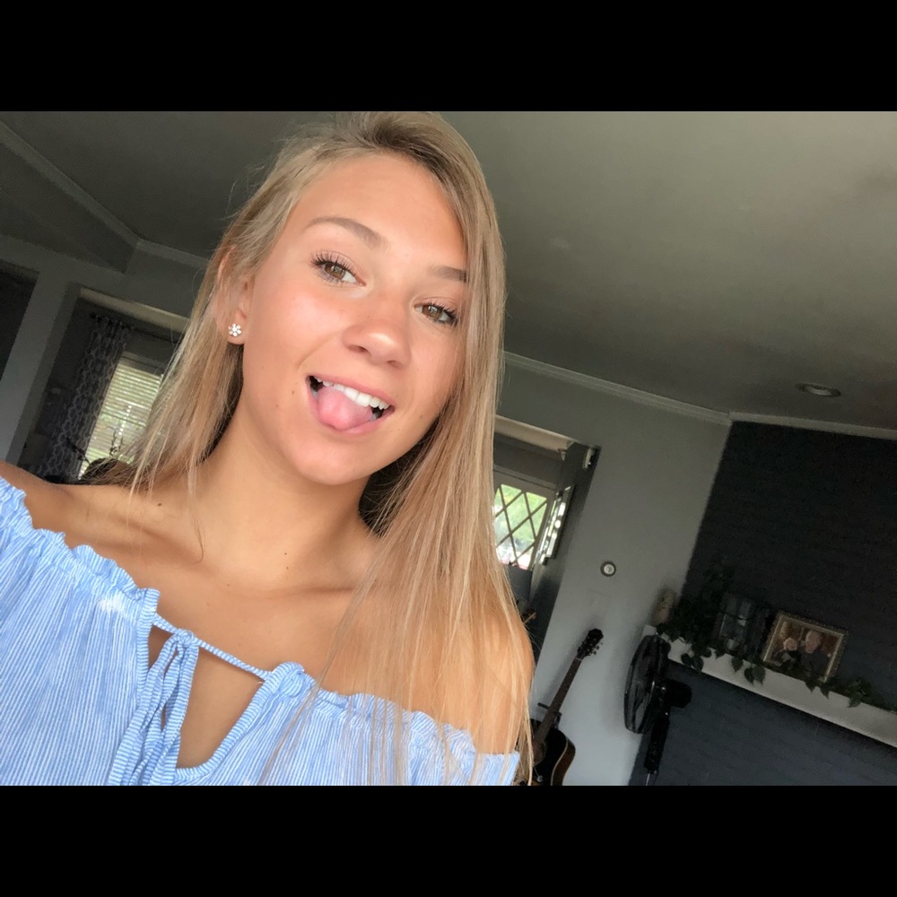 Meet your Posher, Abbie